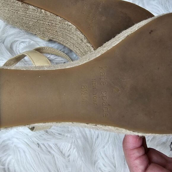 Kate Spade Espadrilles Wedge Mennie Sandals Size 8.5 Beige Floral Patent Leather - Picture 8 of 8